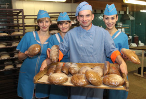 Новые виды хлеба представляют кондитеры (слева направо)  И. В. Шаламова, В. В. Глебко, В. В. Бабанов, А. И. Заборская.