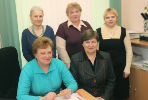 Коллектив инспекции (слева направо) в первом ряду - Т. Е. Малец, А. В. Криштопенко, во втором - Л. А. Костко, Р. Н. Булавская и Л. И. Григорьева.