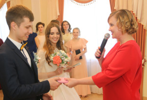 В обновлённом зале ЗАГСа первыми зарегистрировали брак Стелла и Владислав Шумченя.