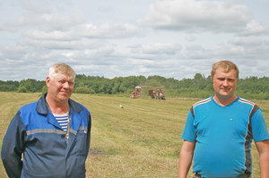 Значныя вынікі падчас корманарыхтоўкі паказваюць (злева направа) Мікалай Чарноў і Яўген Літвінаў.