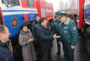 Ключи от новой пожарной автоцистерны руководству района вручил Министр по чрезвычайным ситуациям Владимир Ващенко.