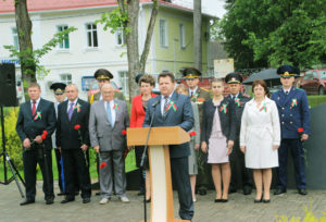 Са святам Незалежнасці жыхароў і гасцей раёна павіншаваў старшыня райвыканкама І. І. Марковіч.