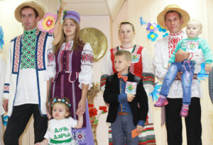 Семьи Яковлевых и Новиковых.