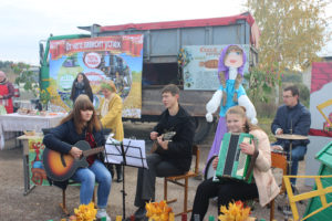 Боркавіцкі ансамбль заварожваў гледачоў душэўнымі песнямі.