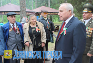 Н. Н. Шерстнёв с верхнедвинскими ветеранами  В. Я. Сергушко, А. П. Шушкевич, П. Я. Бояриным. 